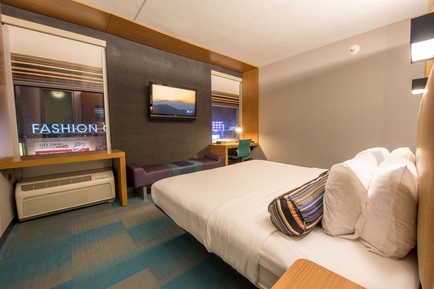 Aloft Chicago O'Hare Guest Room