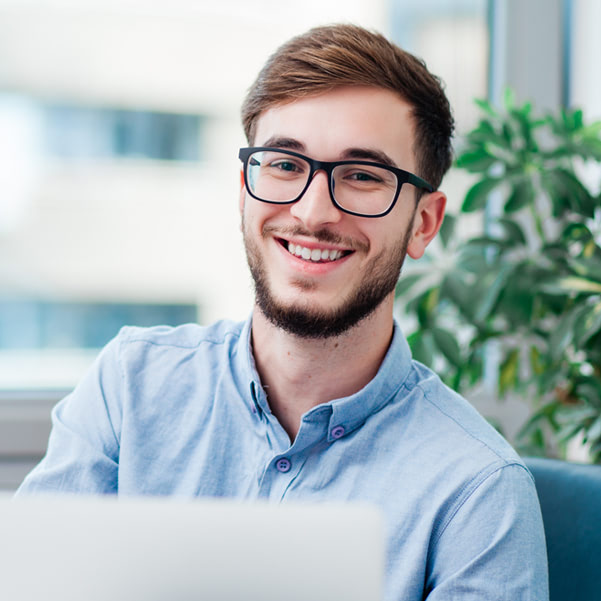 guy-smiling-laptop